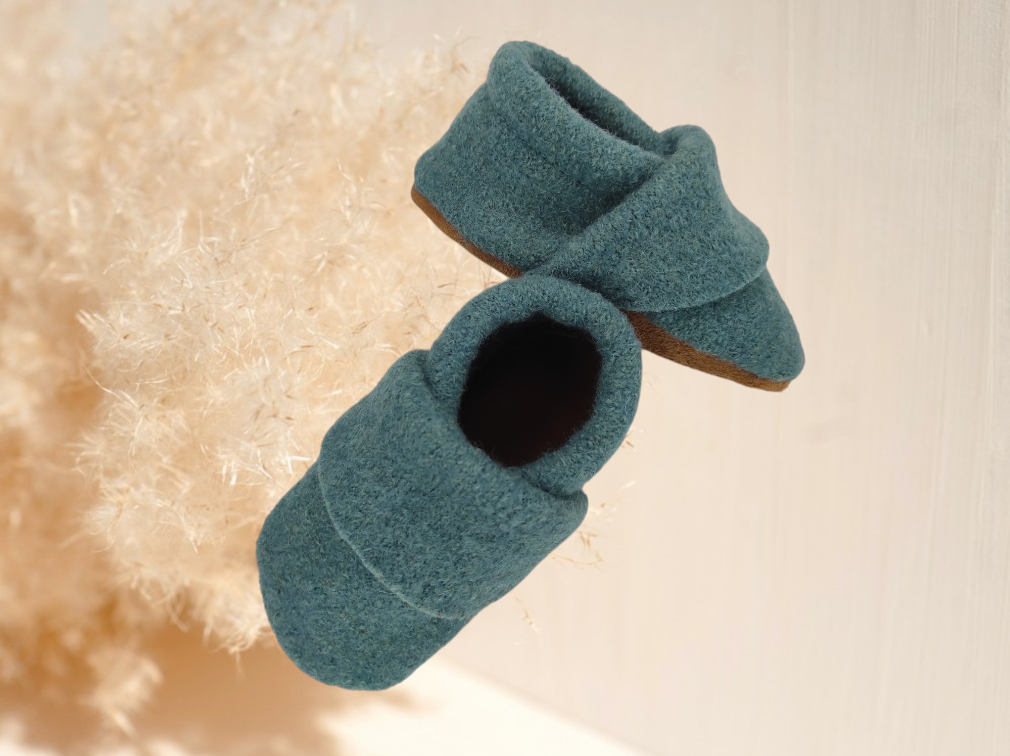 Wollwalkpuschen, Hausschuhe mit Ledersohle, Kitaschuhe Größe 20/21 smaragd – Bild 3