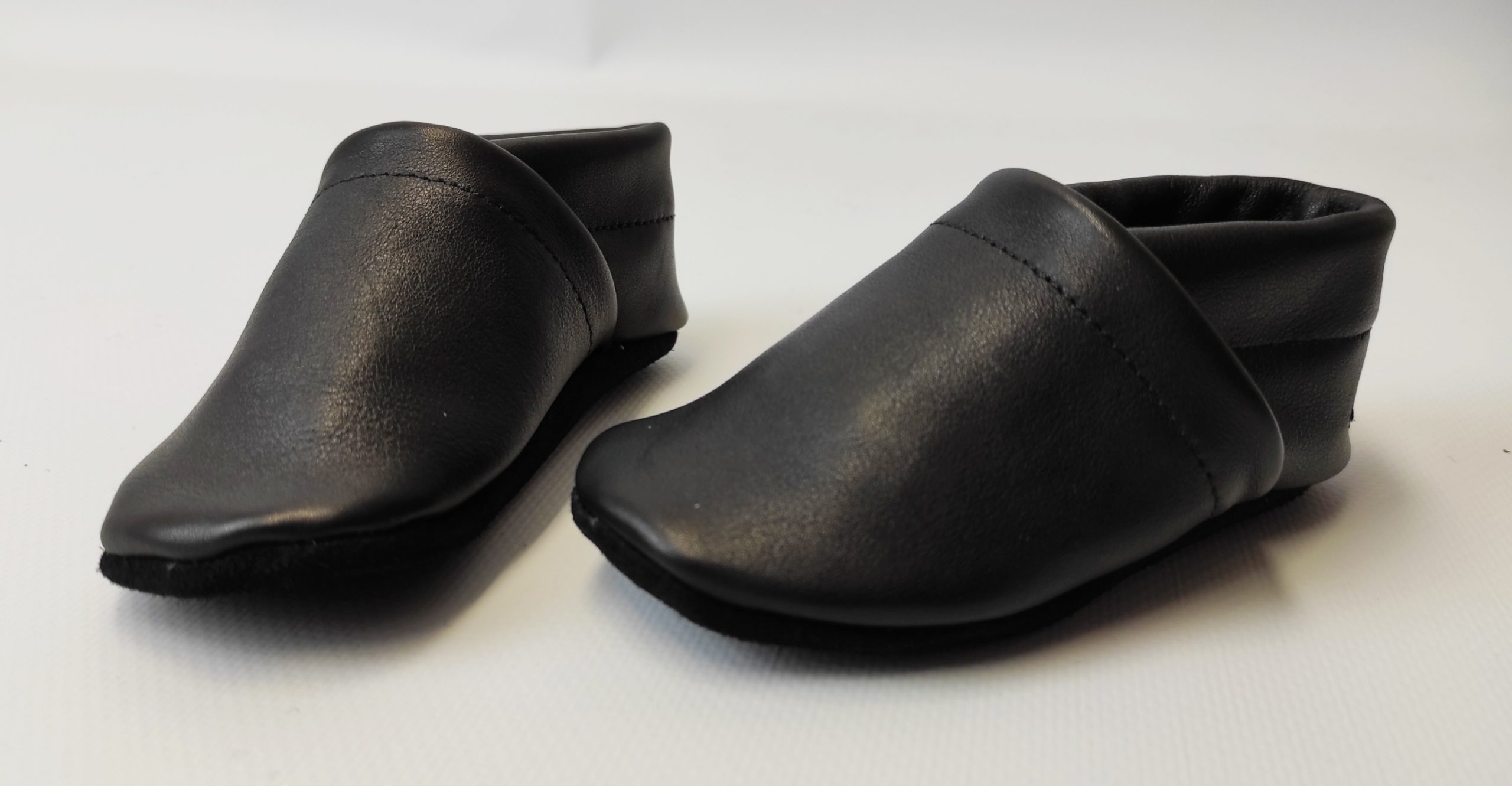 Lederpuschen - Handgefertigt mit Liebe - Größe 18/19 schwarz