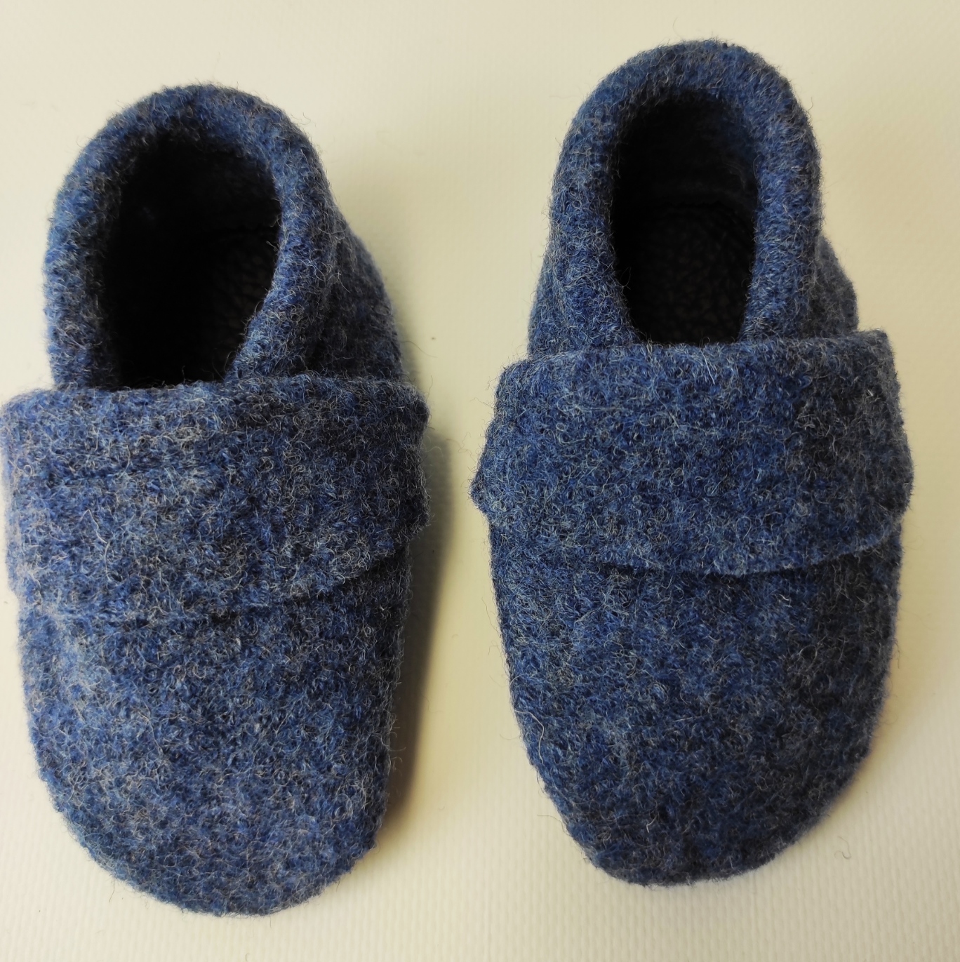 Wollwalkpuschen, Hausschuhe mit Ledersohle, Kitaschuhe Größe 22/23 jeansblau meliert