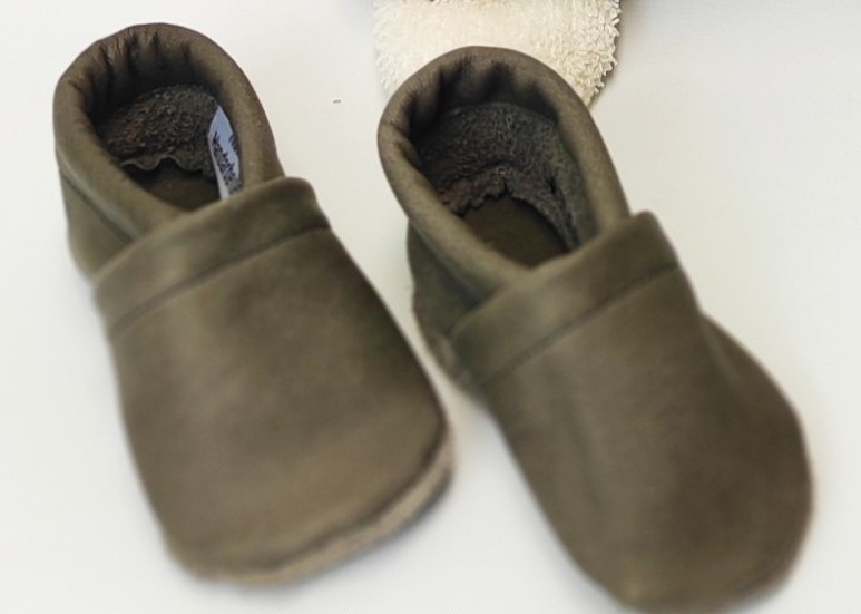 Lederpuschen - Handgefertigt mit Liebe - Größe 18/19 schlamm